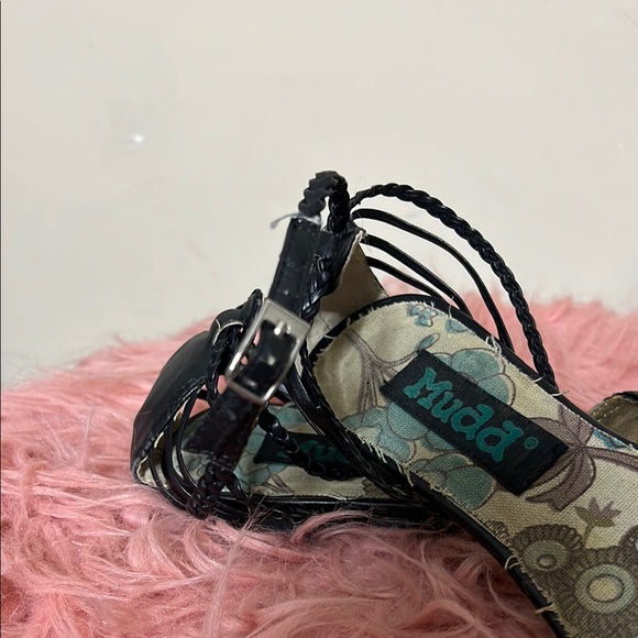 Mudd Black T-Strap Sandals with Woven Design - Picture 8 of 11